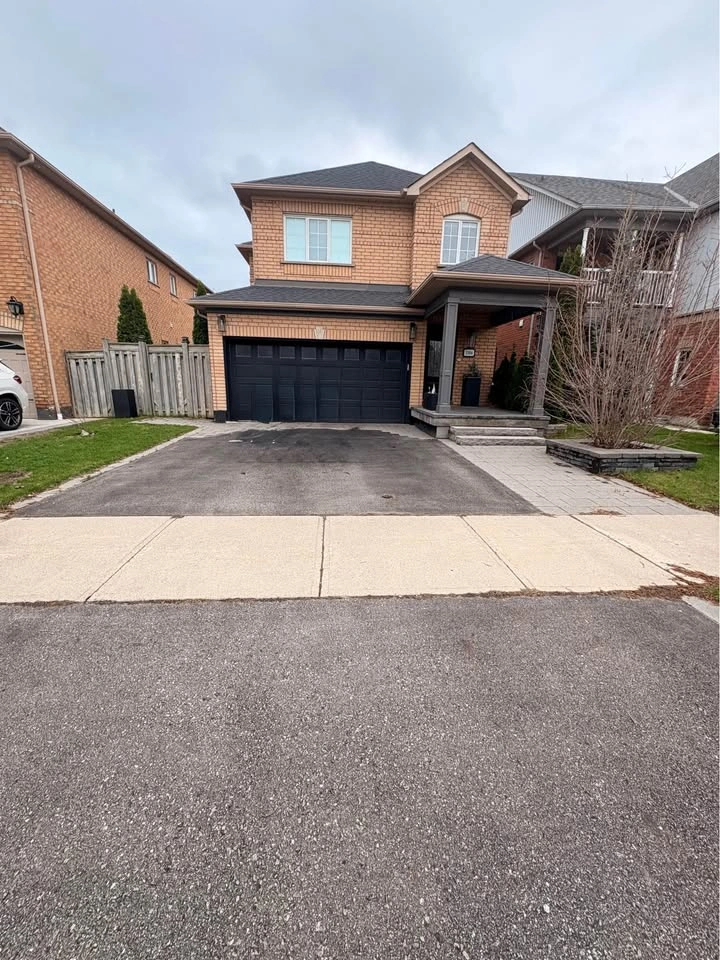 3 Beds 3 Baths - House