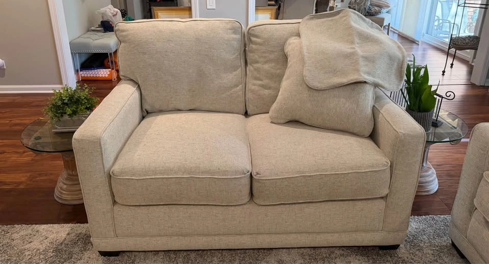 La-Z-Boy Kennedy Sofa and Loveseat - Like new condition! - photo 3