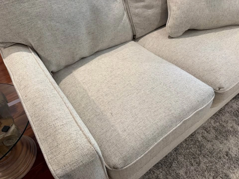 La-Z-Boy Kennedy Sofa and Loveseat - Like new condition! - photo 4