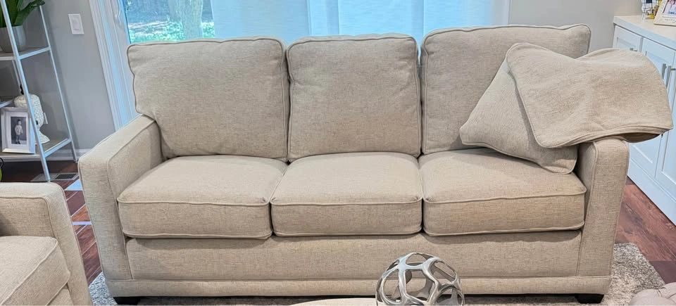 La-Z-Boy Kennedy Sofa and Loveseat - Like new condition! - photo 5