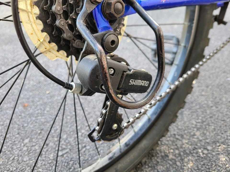 21 Speed Mongoose Mountain Bike - photo 3