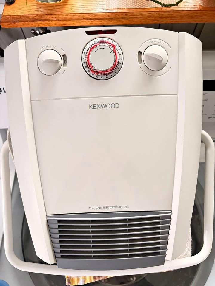 Plug in bathroom heater