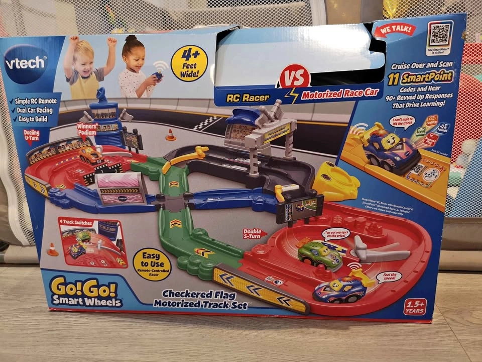 Go Go Smart Wheels: Checkered Flag Motorized Track Set