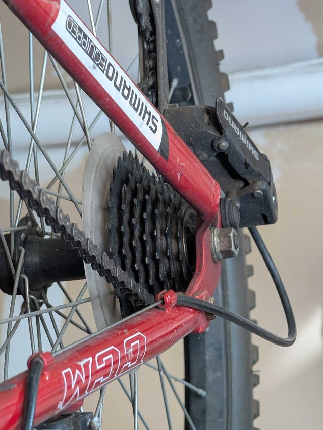 24" CCM Youth Bike - 21 Speed - photo 2