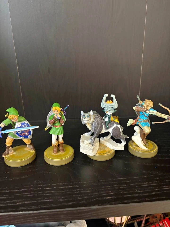 Loose Amiibo Lot ( Zelda, Luigi )