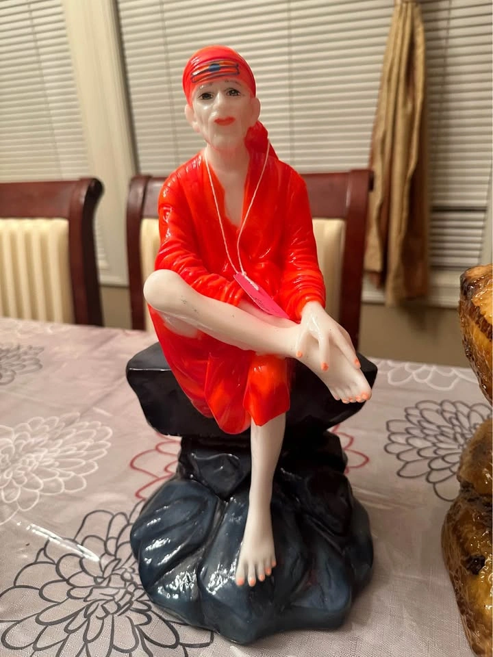 Sai Baba statue