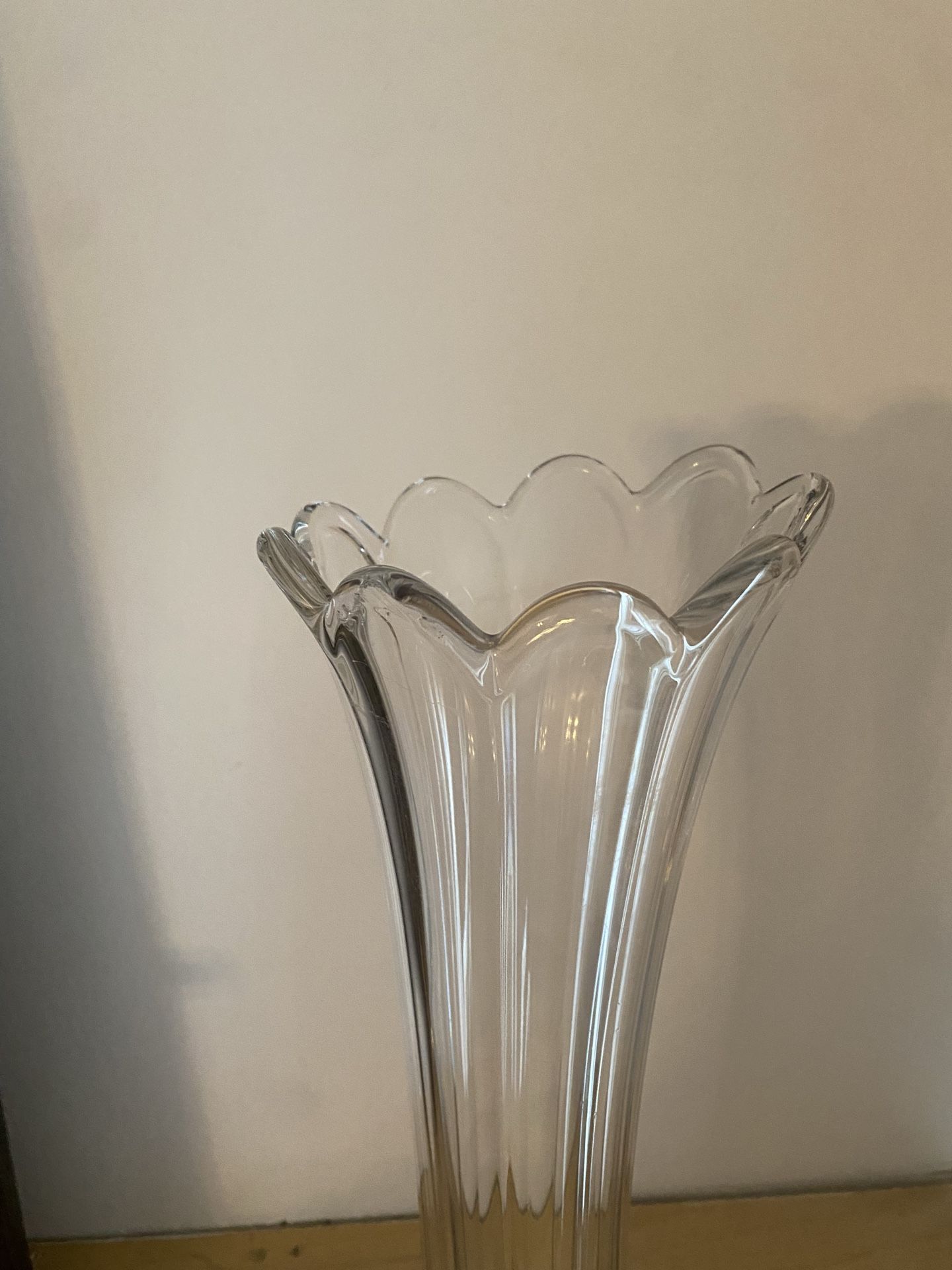 Beautiful Vintage Clear Scalloped Swung Vase - photo 2