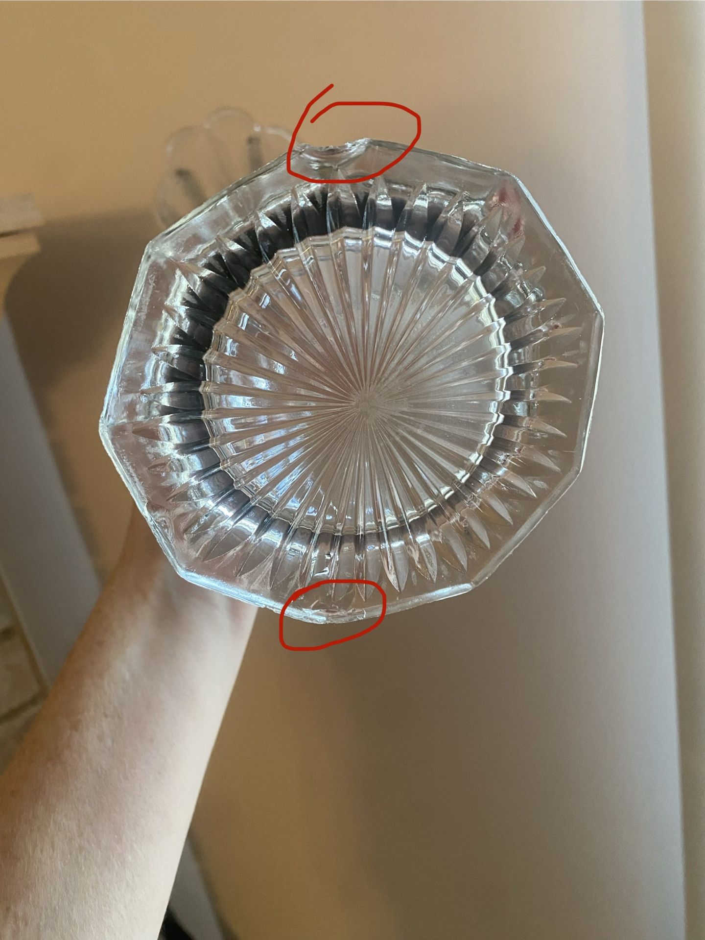 Beautiful Vintage Clear Scalloped Swung Vase - photo 3