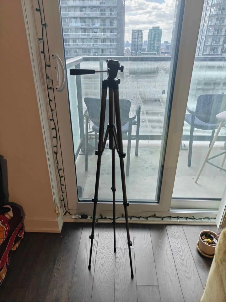 AmazonBasics Tripod + Phone attachment - photo 4