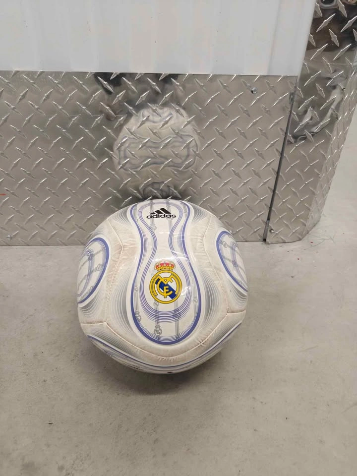 Soccer Ball ⚽ and Pump - photo 2