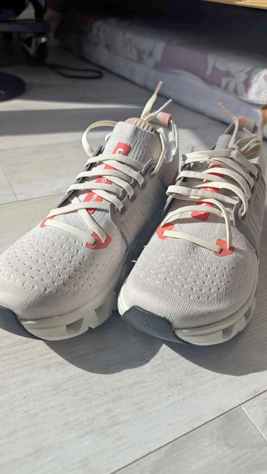 On Cloudswift 4 (Cream/Salmon) - Women's Size 8
