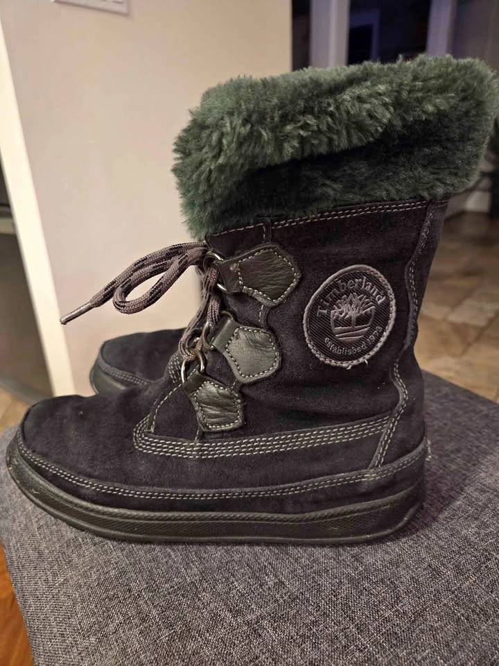 Timberland Women's Suede Winter Fuzzy Mukluk Boots Black size 6M