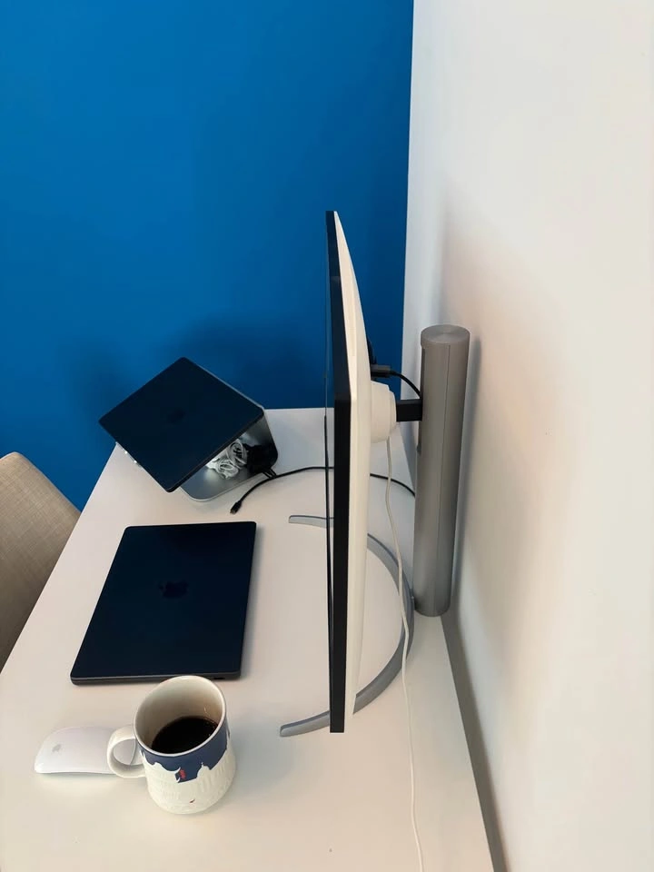 LG UltraFine 27” 4K UHD Monitor - photo 2