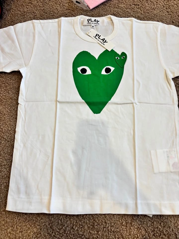 Comme des garçons white Tee with green heart