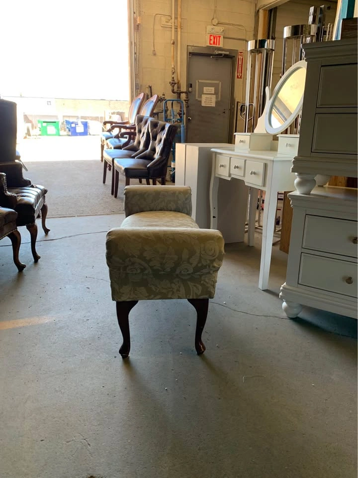 Vintage - Upholstered Bench with Rolled Arms - photo 3