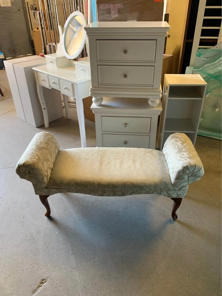 Vintage - Upholstered Bench with Rolled Arms - photo 4