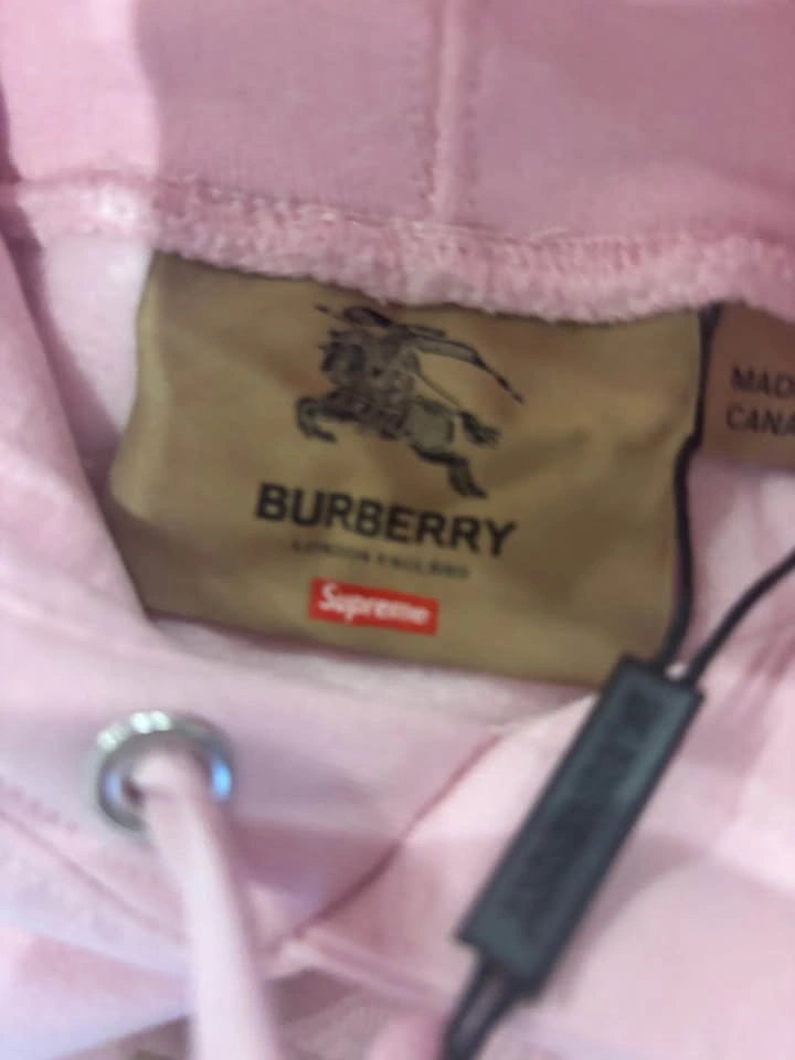 Supreme Burberry Pink Hoodie - photo 4