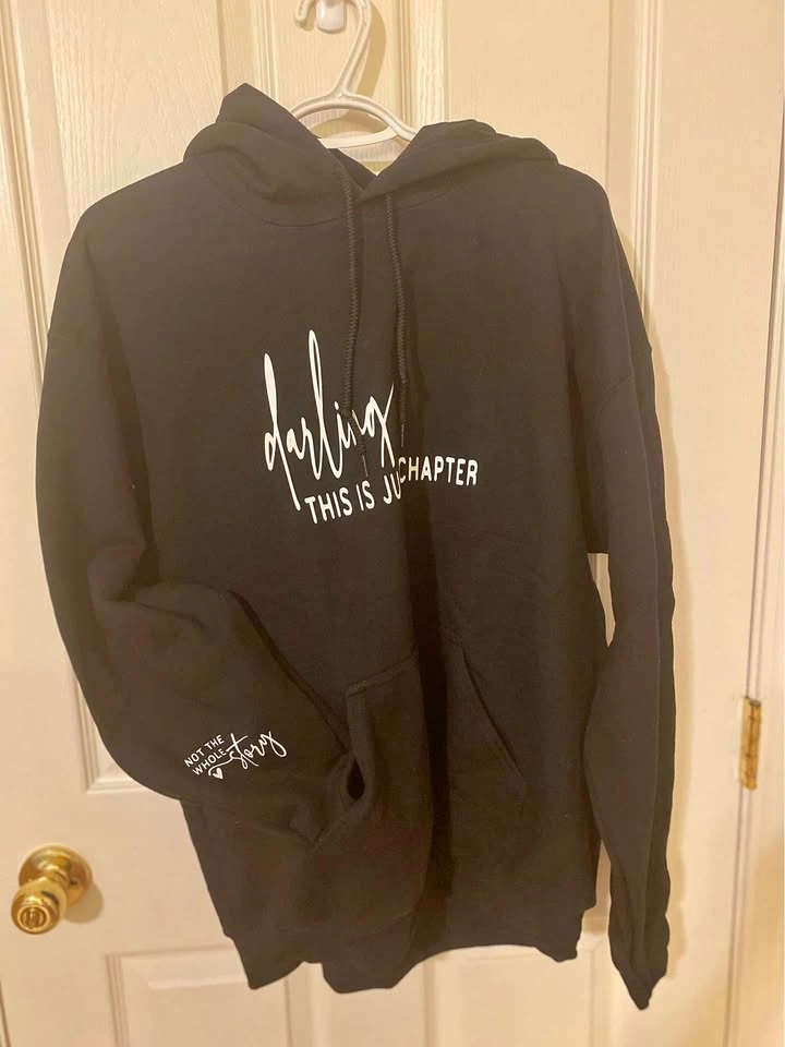 WOMEN’S HOODIE