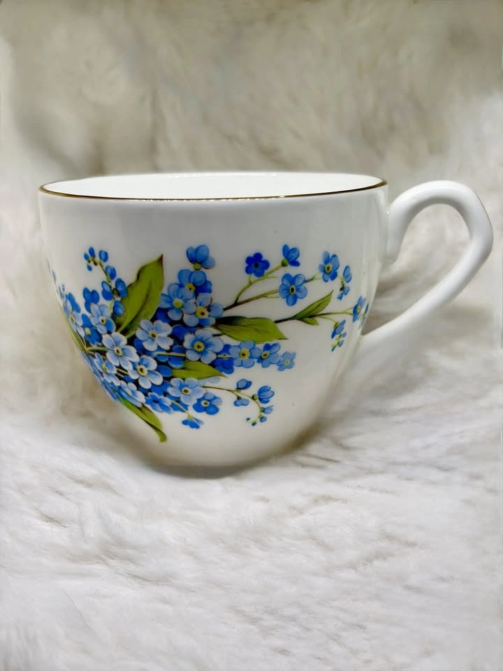 Vintage Bone China Teacup & Saucer England Floral - photo 2