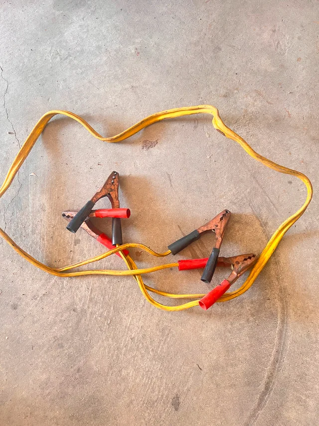 Good condition 8ft 1 Gauge Heavy Duty Car Jumper Booster Cable thumbnail