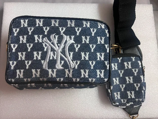 Brand New MLB New York Yankees Crossbody Bag Blue Canvas Unisex thumbnail