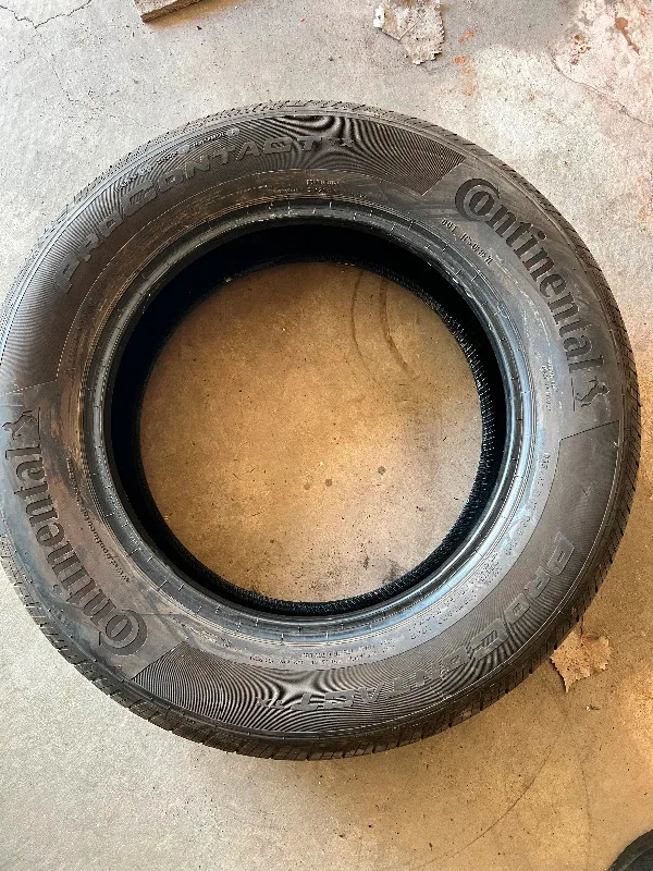 Good condition 1 Tire Continental 215/65/17 thumbnail