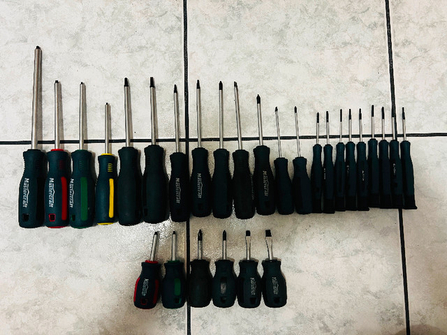 Good condition 28 pieces Mastercraft Screwdriver Set