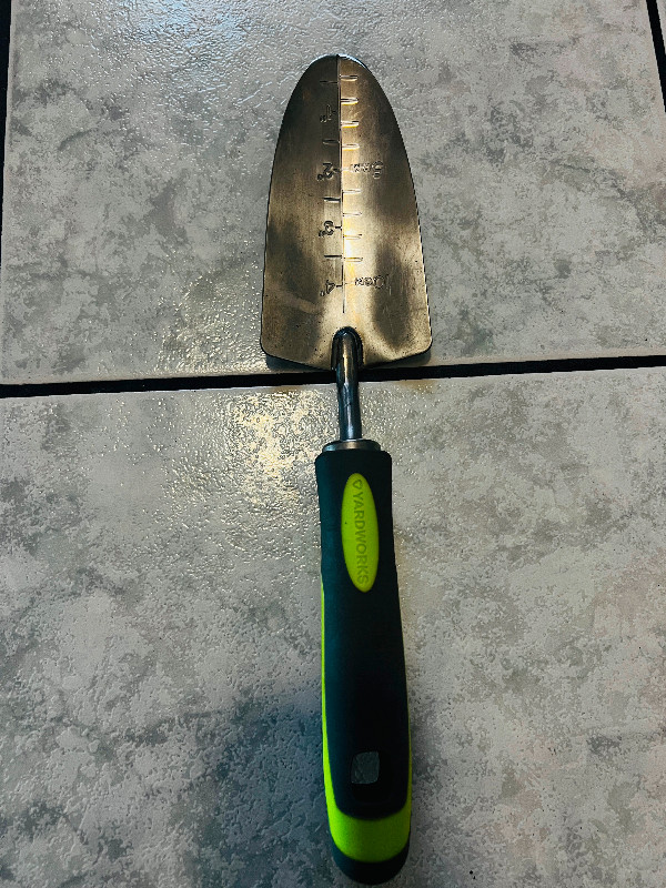 Yardworks Aluminium Hand Trowel with Rubber Handle
