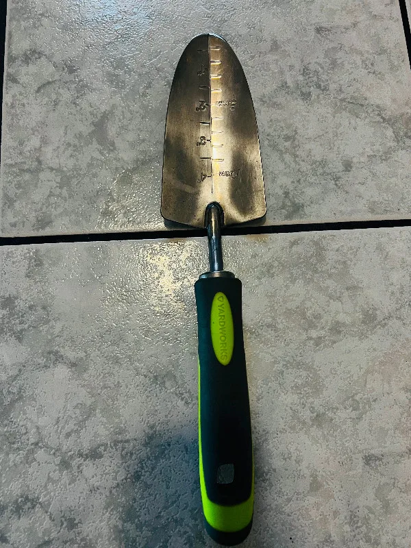 Yardworks Aluminium Hand Trowel with Rubber Handle thumbnail
