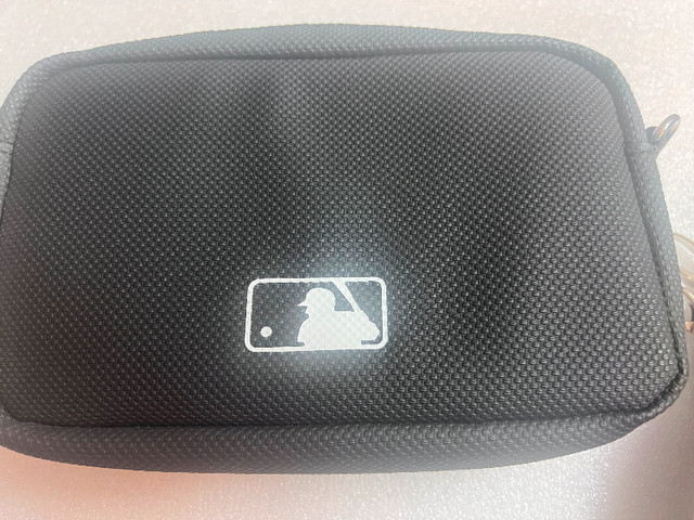 New with Tag Unisex New York Yankees Black Crossbody Bag - photo 4