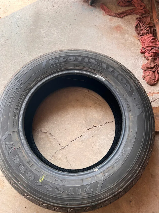 Good condition 1 Tire Firestone Destination 225/65/17 thumbnail