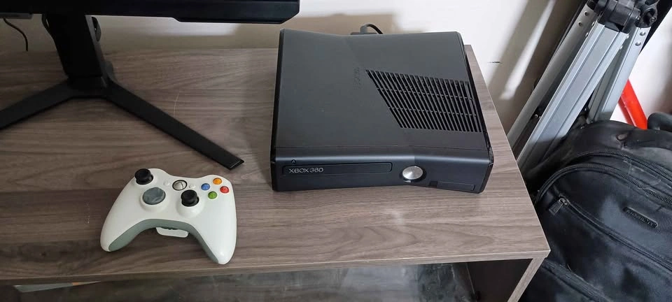 (Updated 1.0) Black Xbox 360 250GB (Console Only)