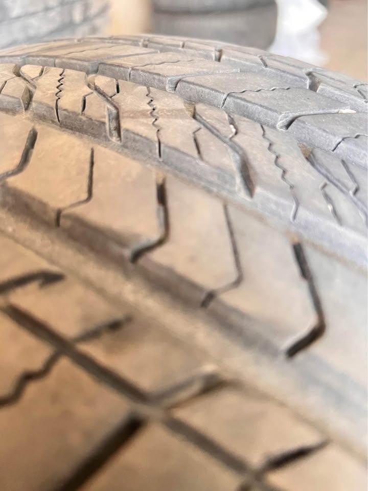 Good condition 1 tire Bridgestone Alenza Sport A/S-235/55/20 - photo 4