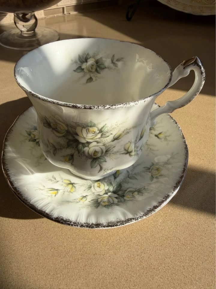 PARAGON - Antique Cup and Saucer - photo 2