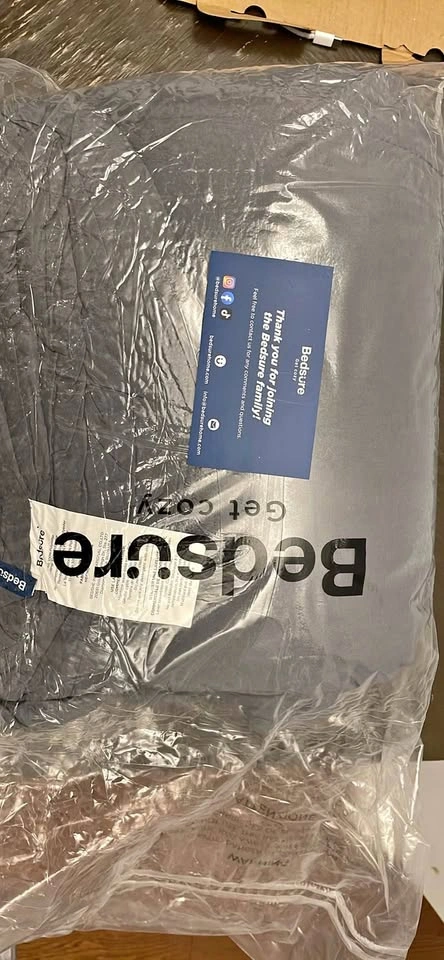 Bedsure King Comforter - BRAND NEW (Sealed!)