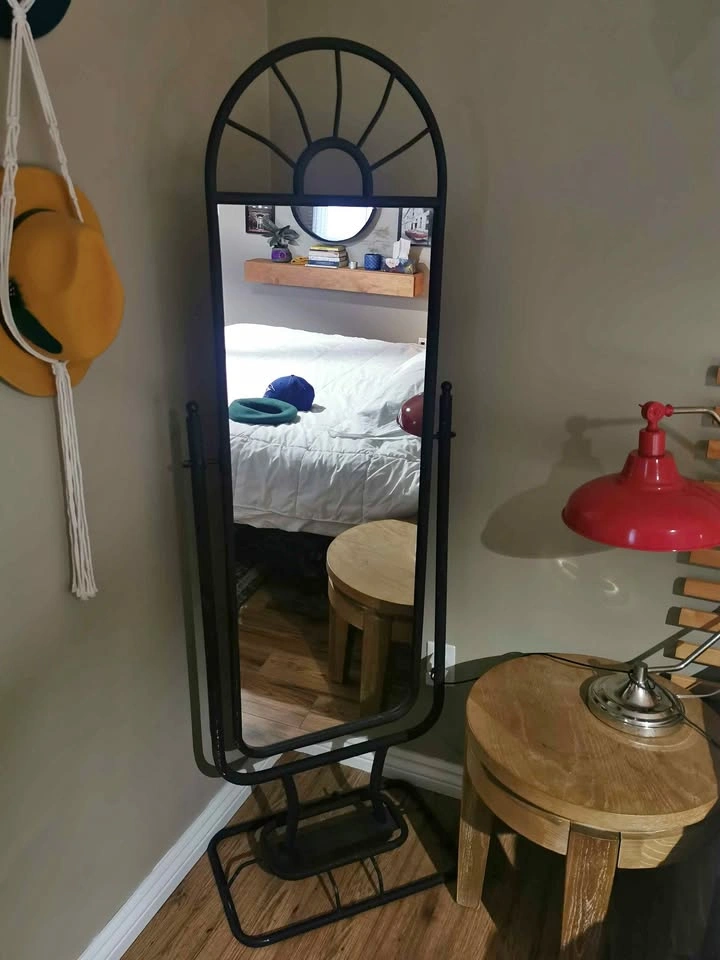 Vintage Standing Cast Iron Mirror – Elegant and Timeless