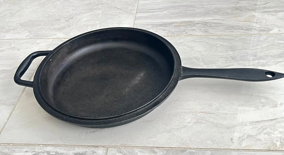 Lagostina Cast Iron Fry Pan