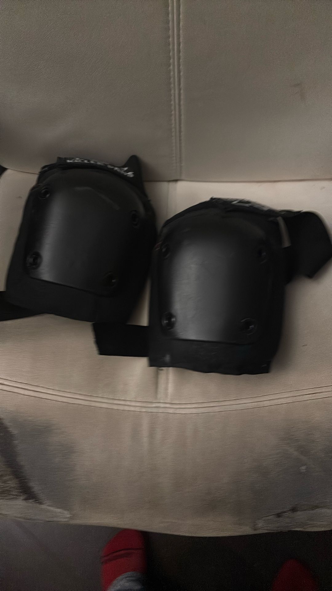 Knee Pads - Size Medium (Ages 8-15)