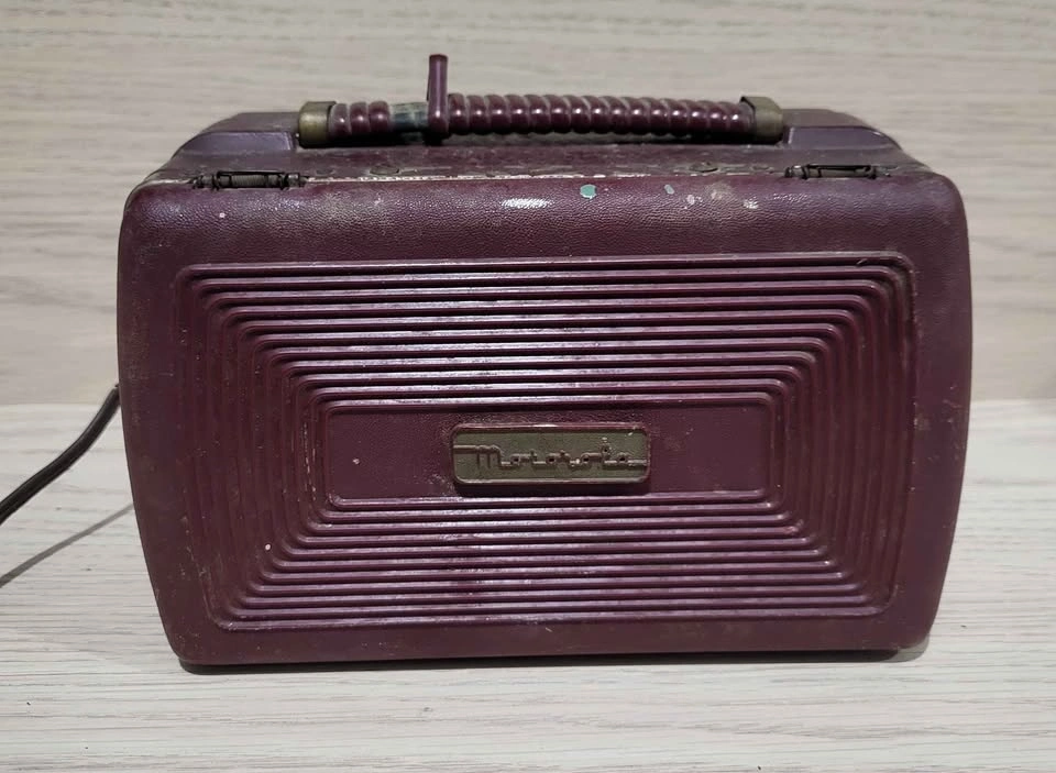 1948 Motorola 5A9M Portable Tube Radio "Lunchbox" - photo 3
