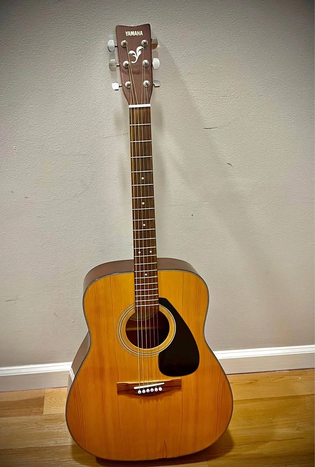 Yamaha F-340 Acoustic Guitar