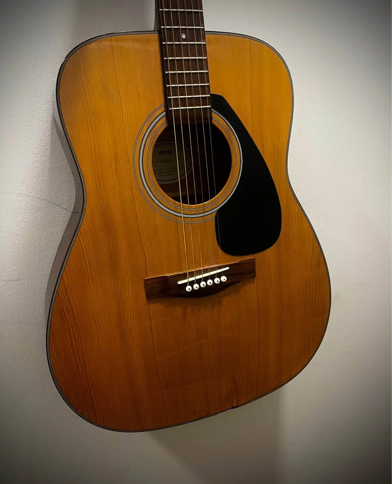 Yamaha F-340 Acoustic Guitar - photo 3