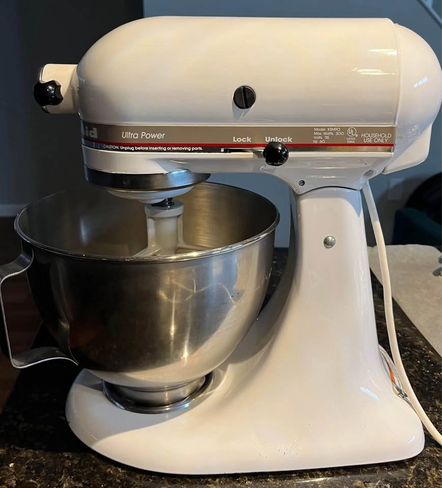 KitchenAid Stand Mixer (barely used) - photo 3
