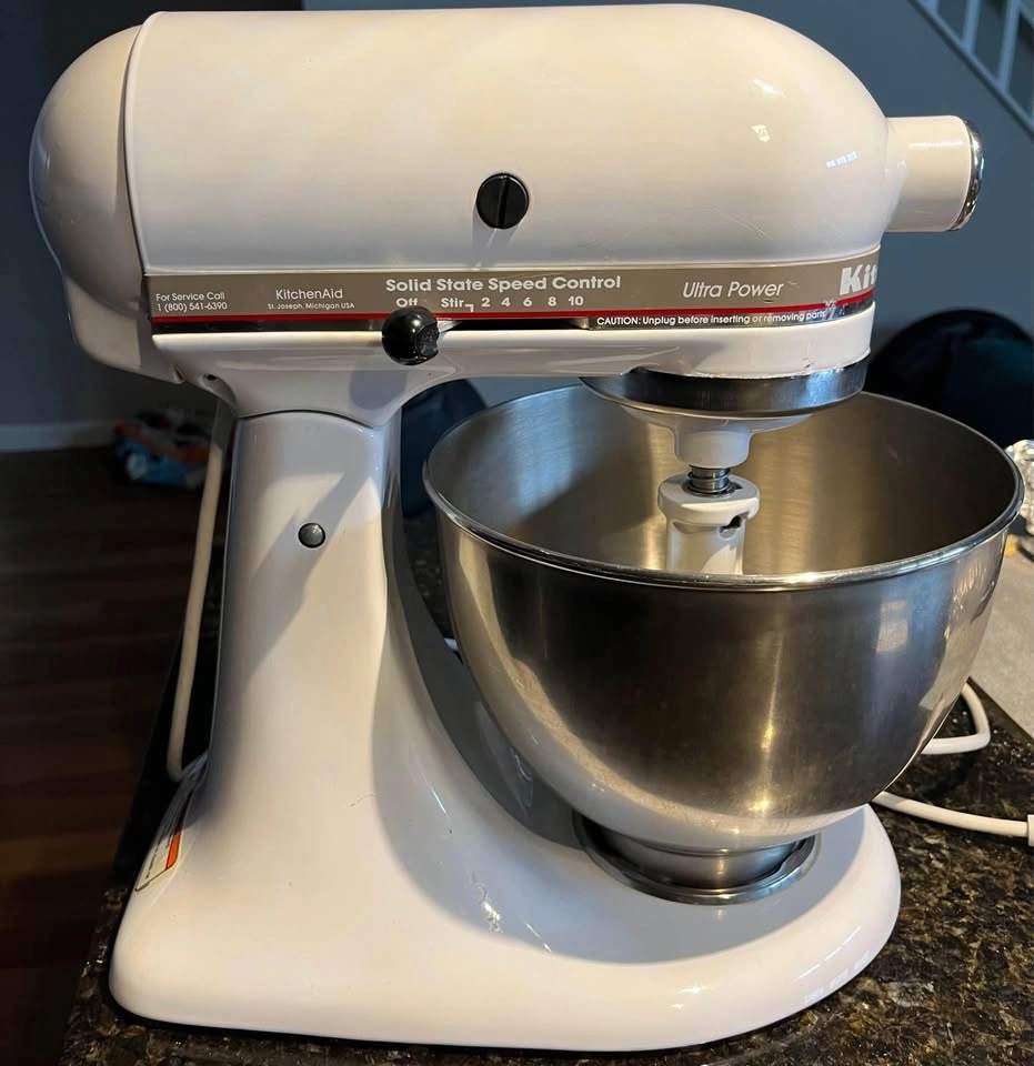 KitchenAid Stand Mixer (barely used) - photo 4