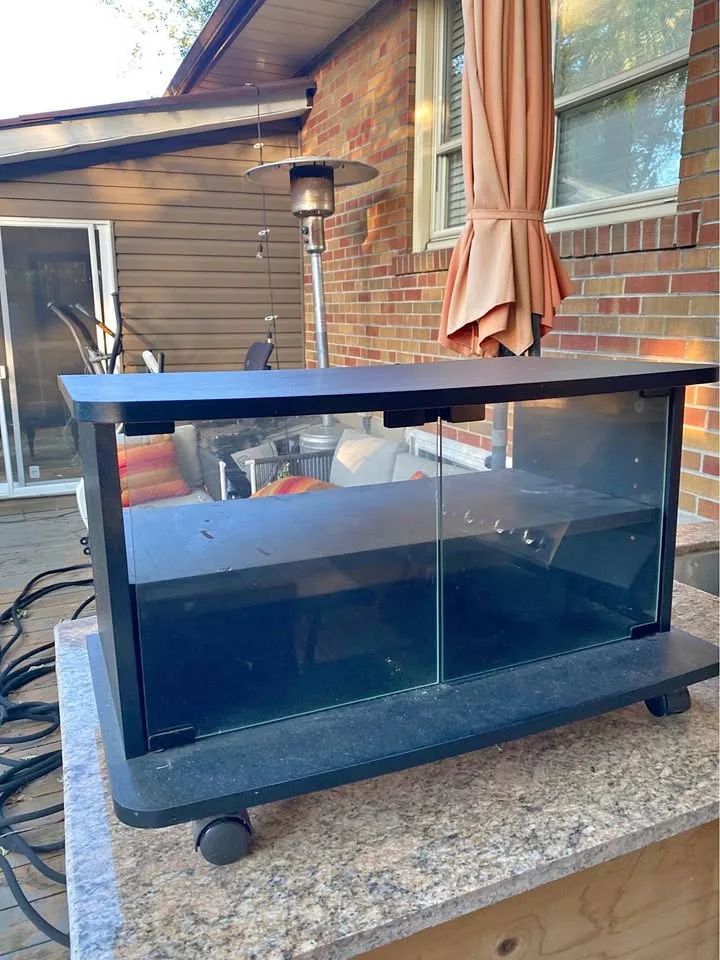 TV stand. Ideal for small tv or secondary rooms thumbnail