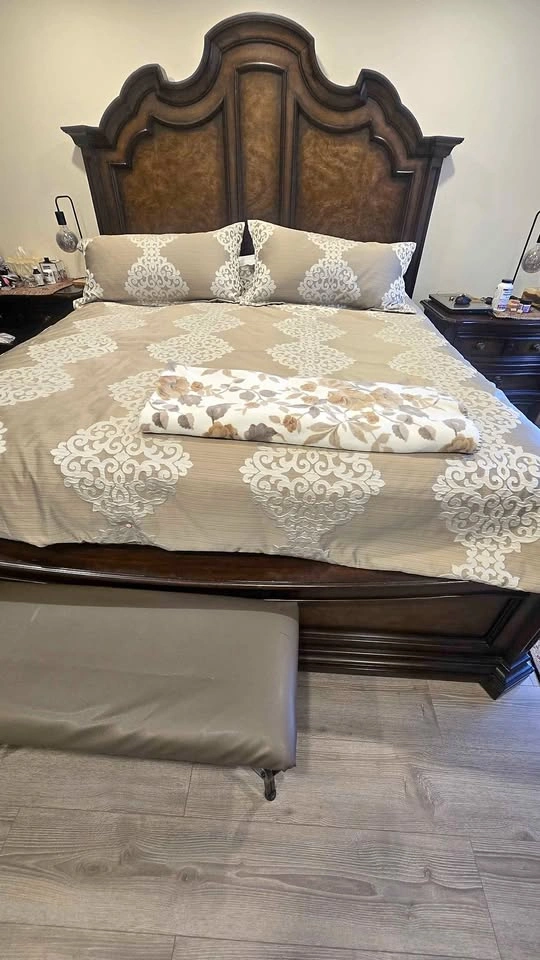 King Bedroom Set, Elegant Solid Wood, Excellent Condition
