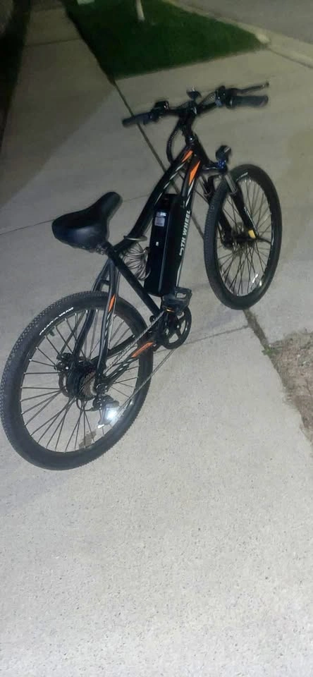 Electric Bike w/ Charger, Keys & Lock - photo 4