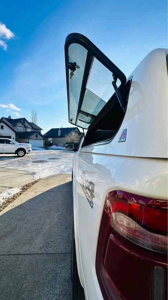 White LEER Canopy for 2019-2026 RAM 1500 (6'4" Bed) - photo 3