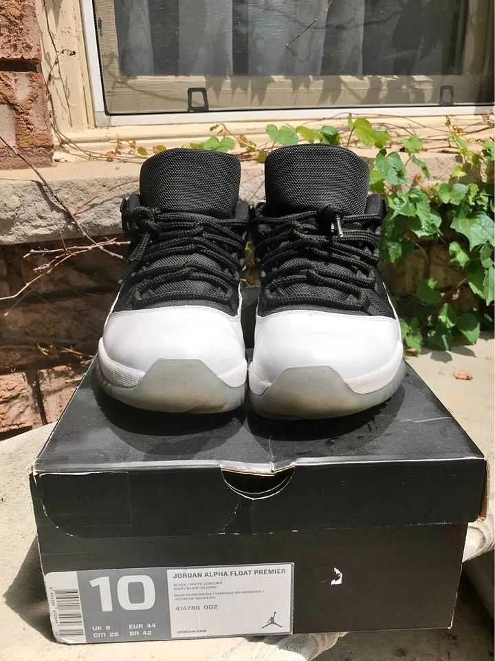Jordan 11 Tuxedo