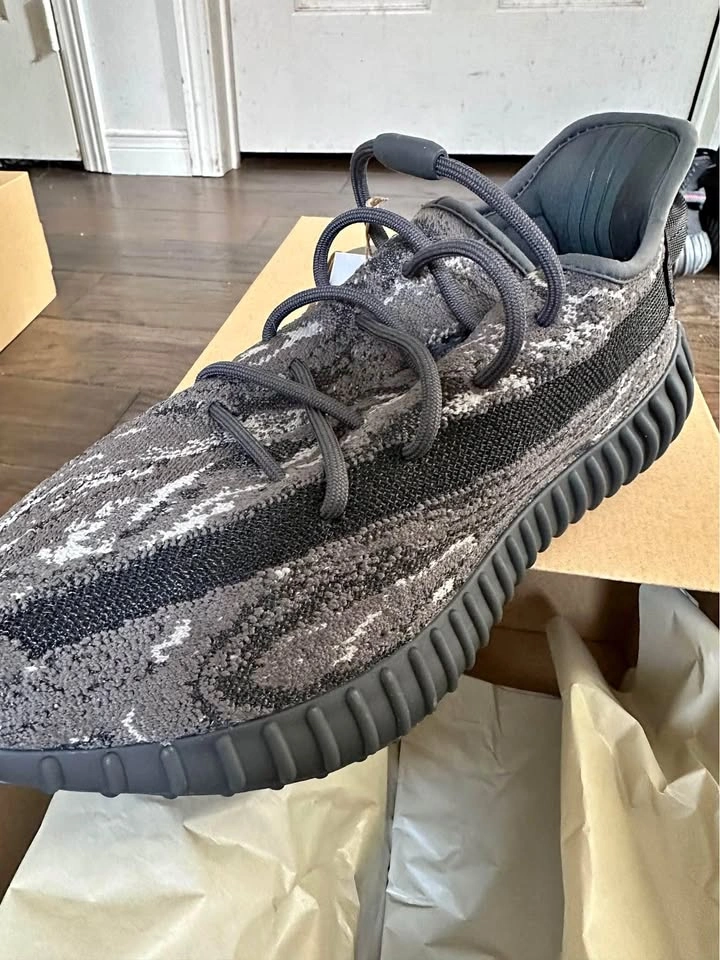 YEEZY BOOST 350 V2 Dark Salt