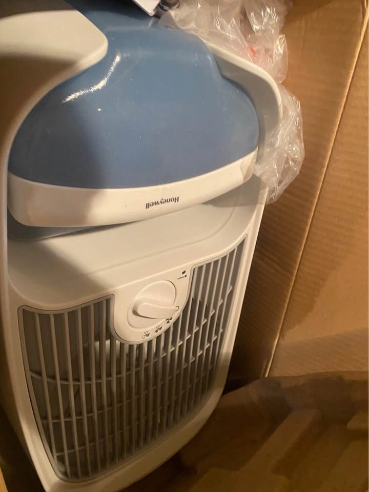 Honeywell QuietCare Cool Moisture Humidifier Very Quiet - photo 3